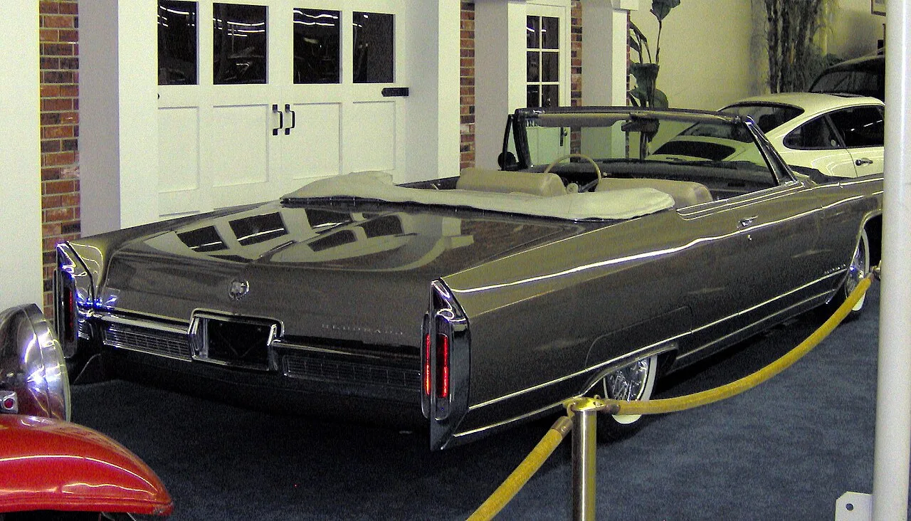 Cadillac Eldorado, rear