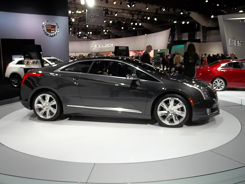 Cadillac ELR, side
