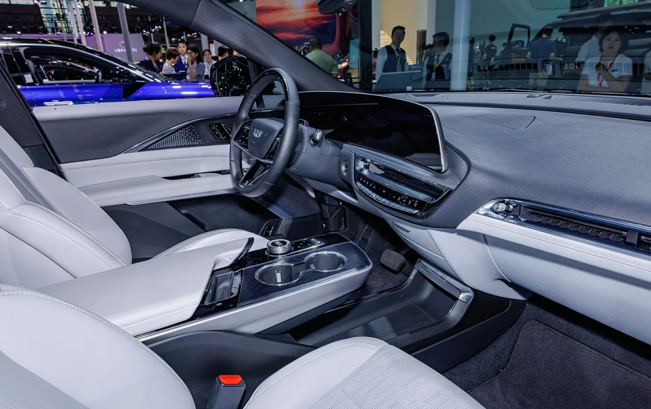 Cadillac LYRIQ, interior