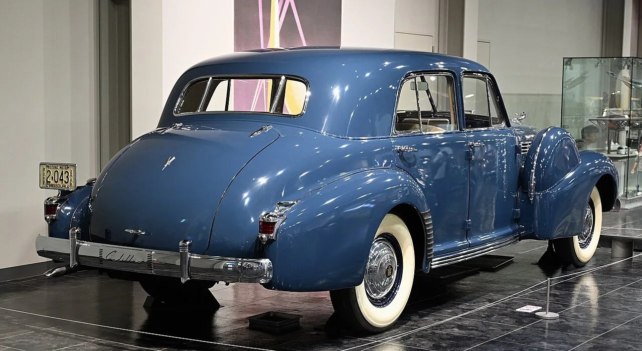 Cadillac Series 60, rear