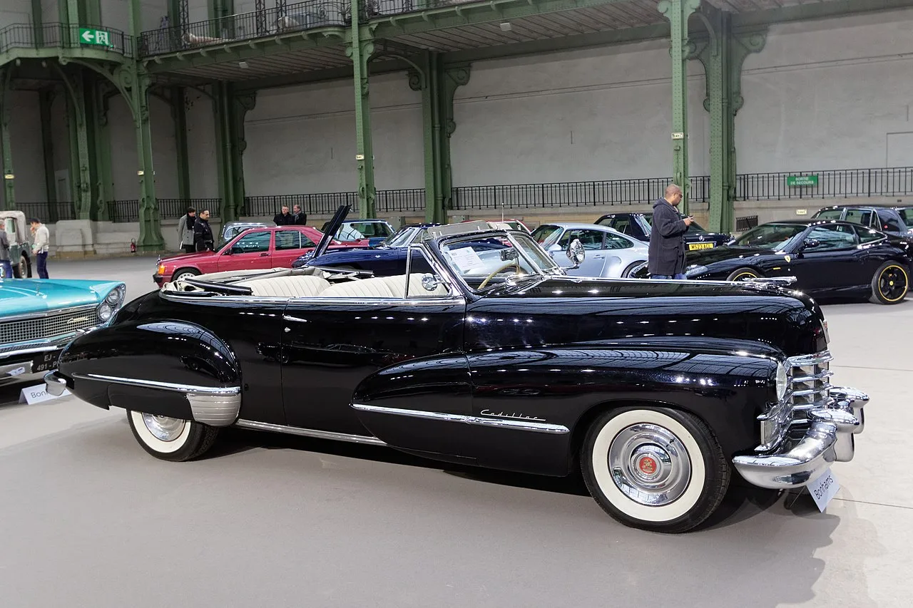 Cadillac Series 62, side