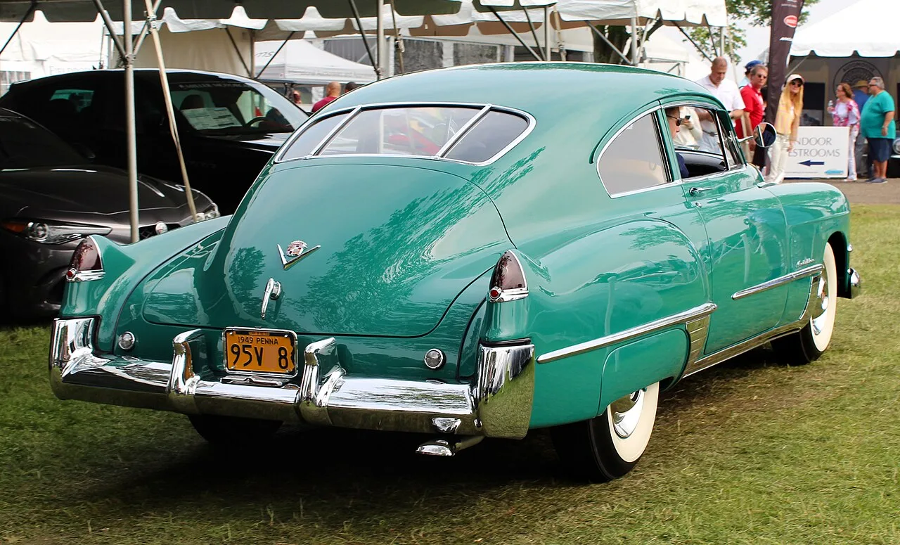 Cadillac Series 62, rear