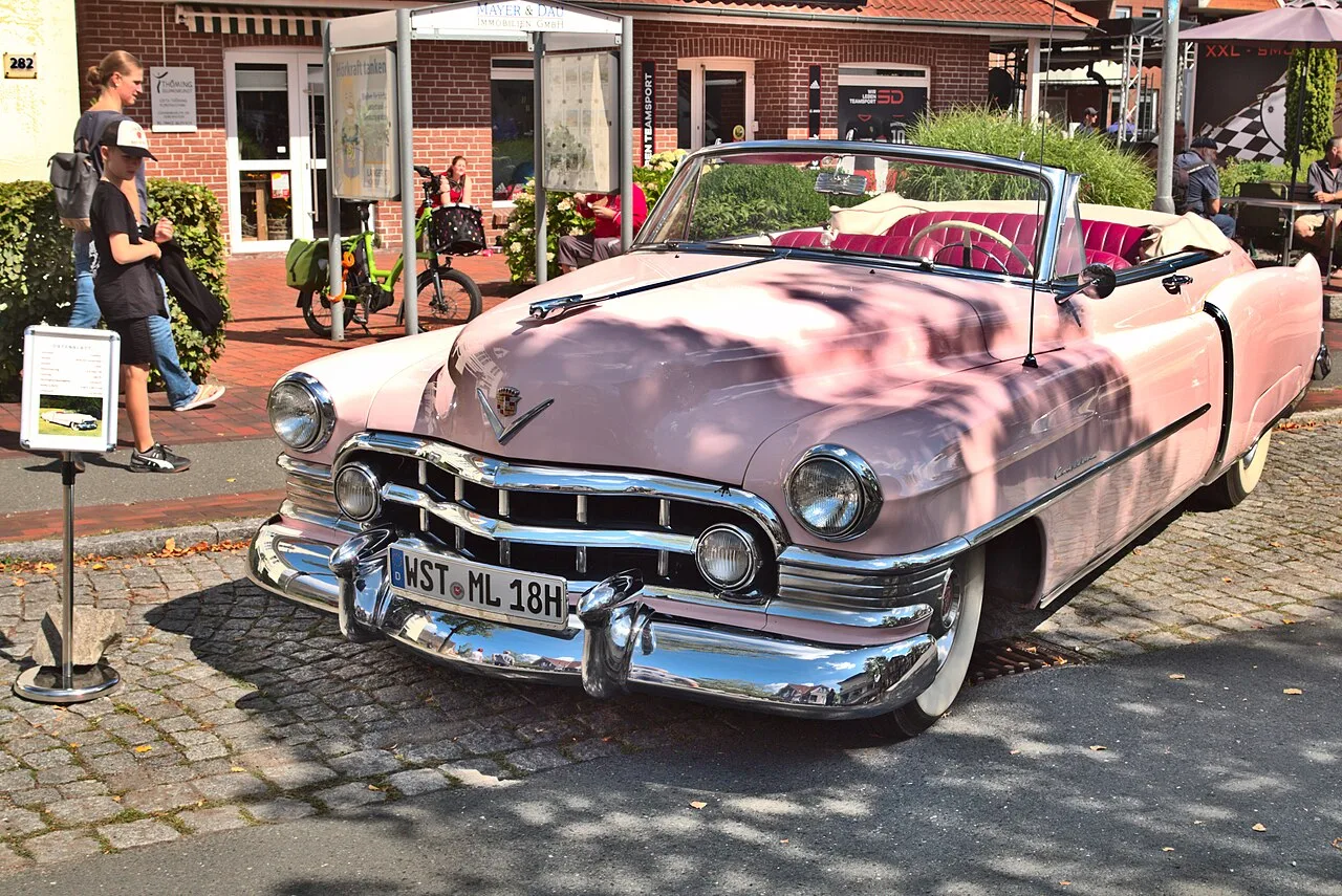 Cadillac Series 62, side