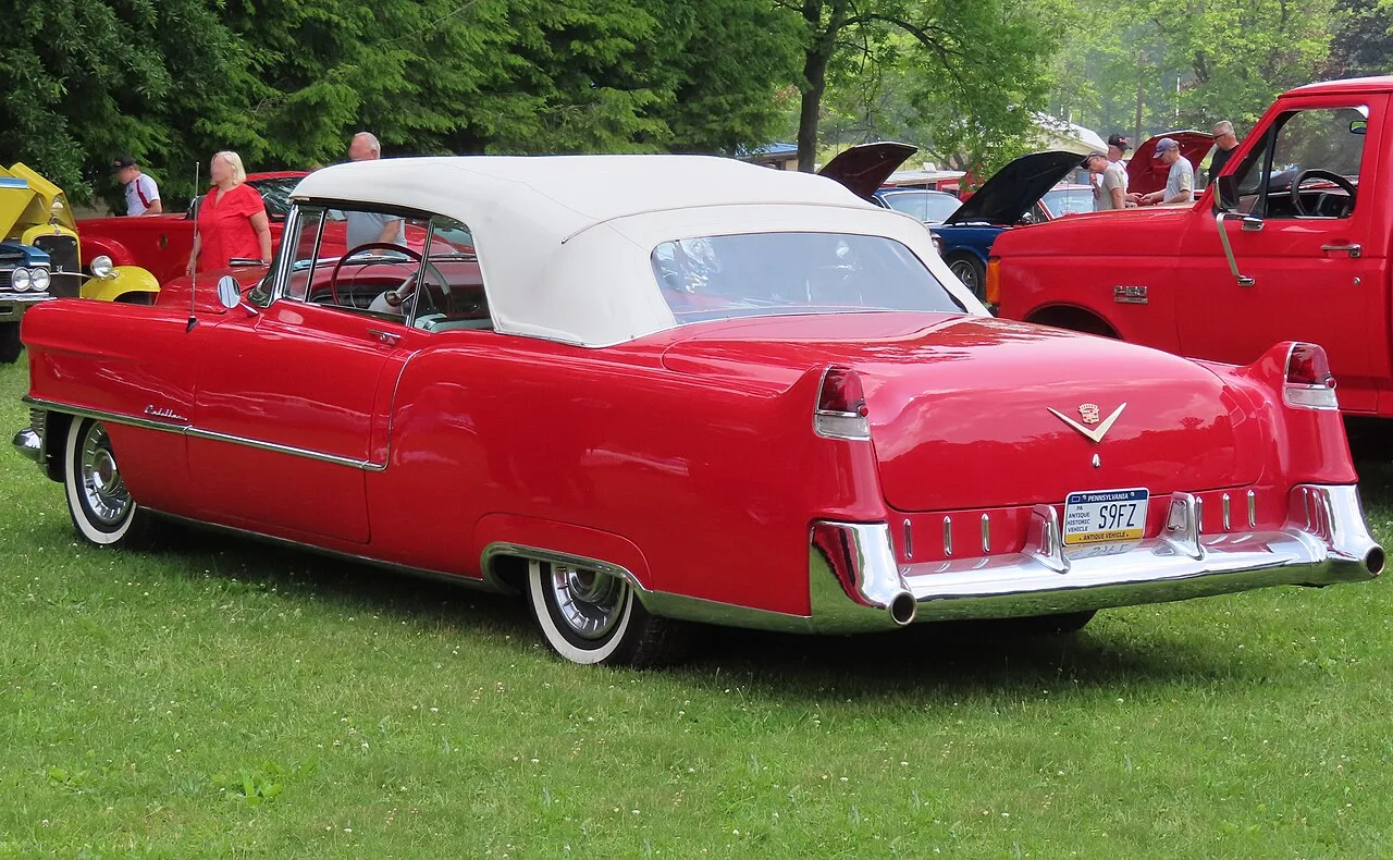 Cadillac Series 62, rear