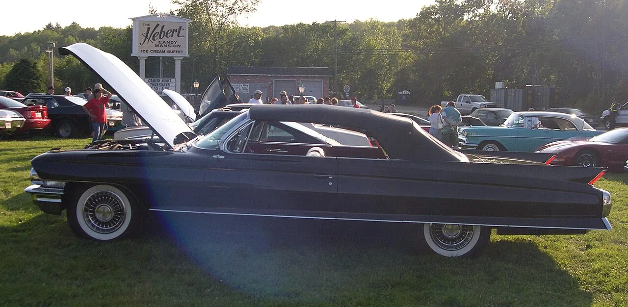 Cadillac Series 6200, side