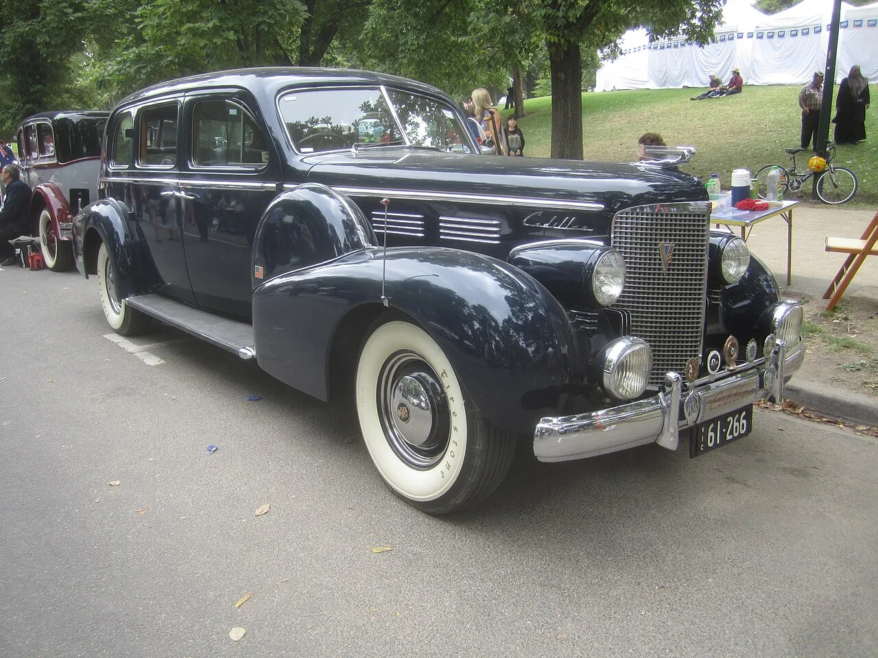 Cadillac Series 75, side