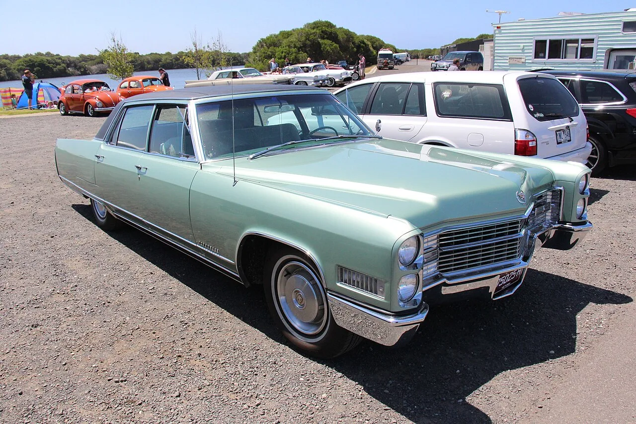 Cadillac Series 75, rear