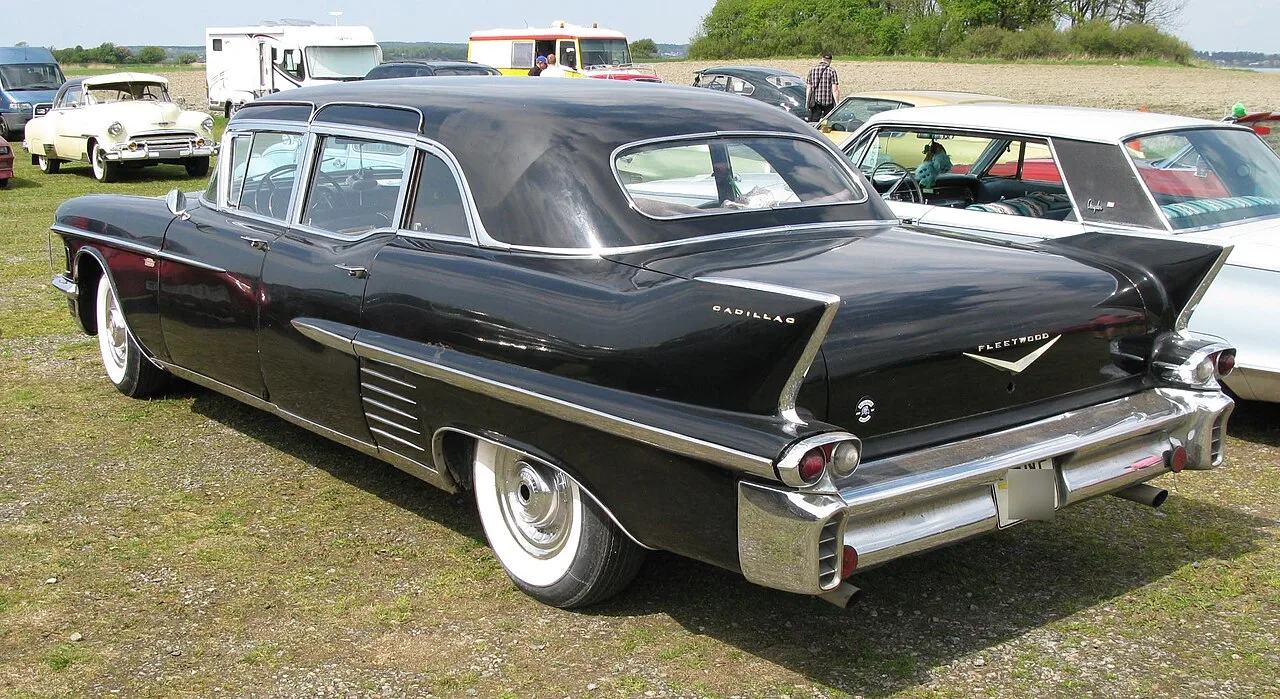 Cadillac Series 75, rear