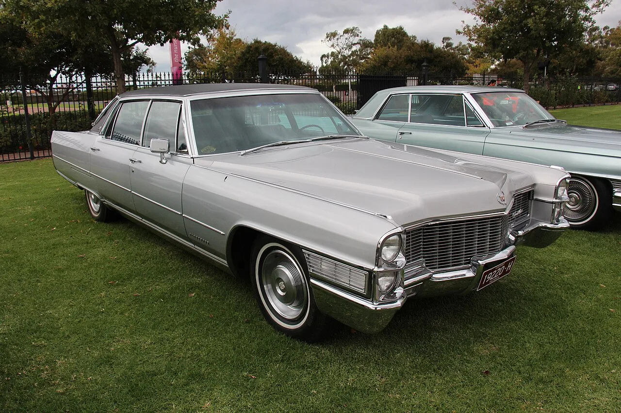 Cadillac Series 75, rear