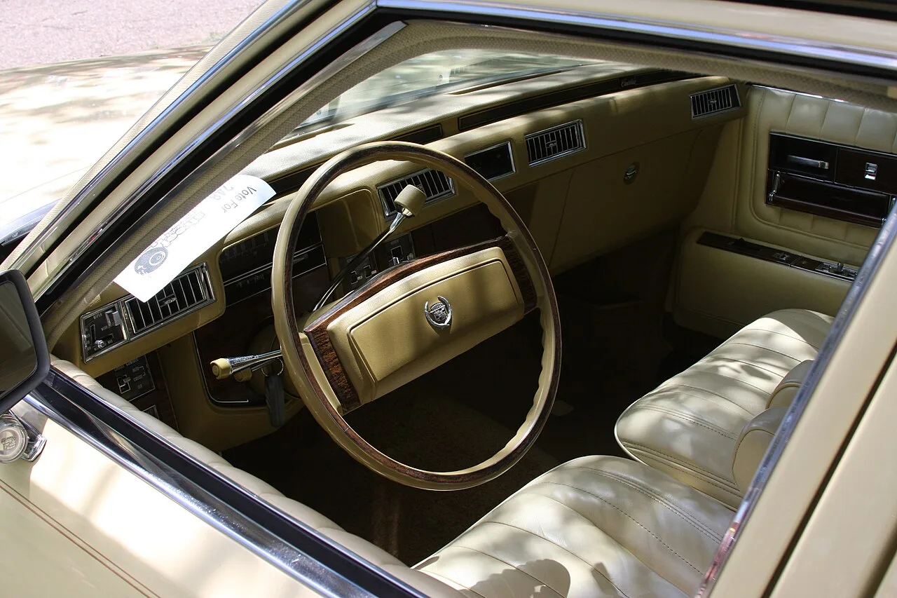 Cadillac Seville, interior
