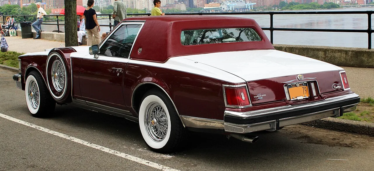 Cadillac Seville, rear