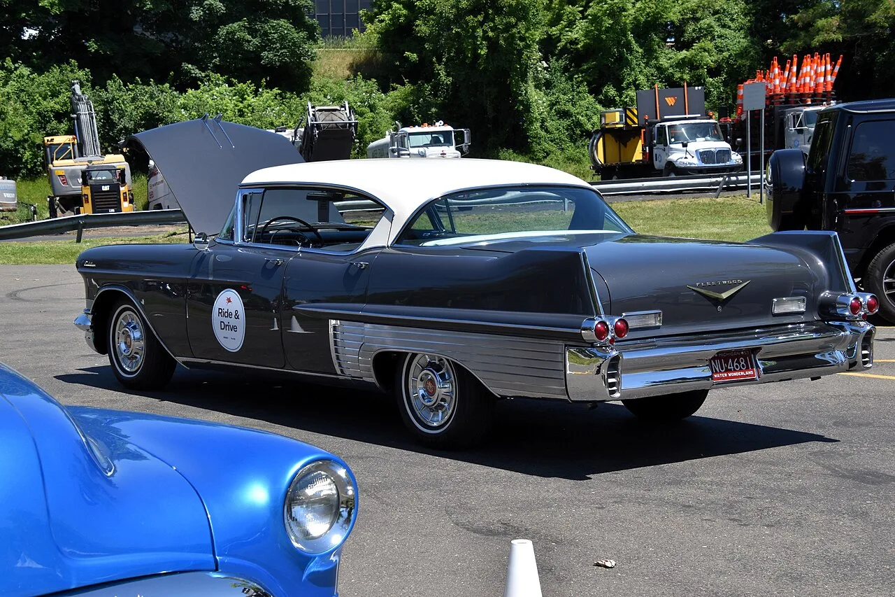 Cadillac Sixty Special, rear