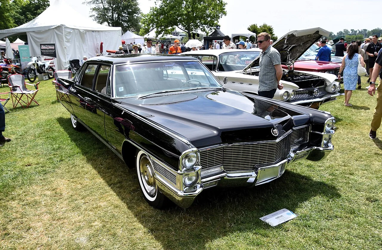 Cadillac Sixty Special, rear