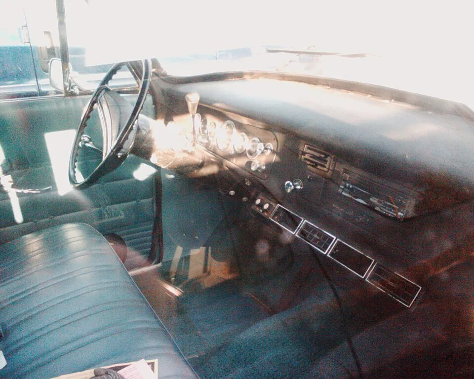Checker Marathon, interior