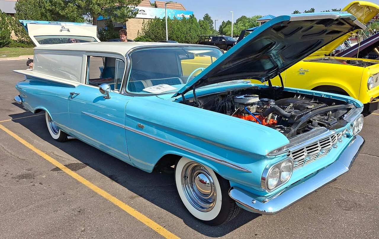 Chevrolet Biscayne, side