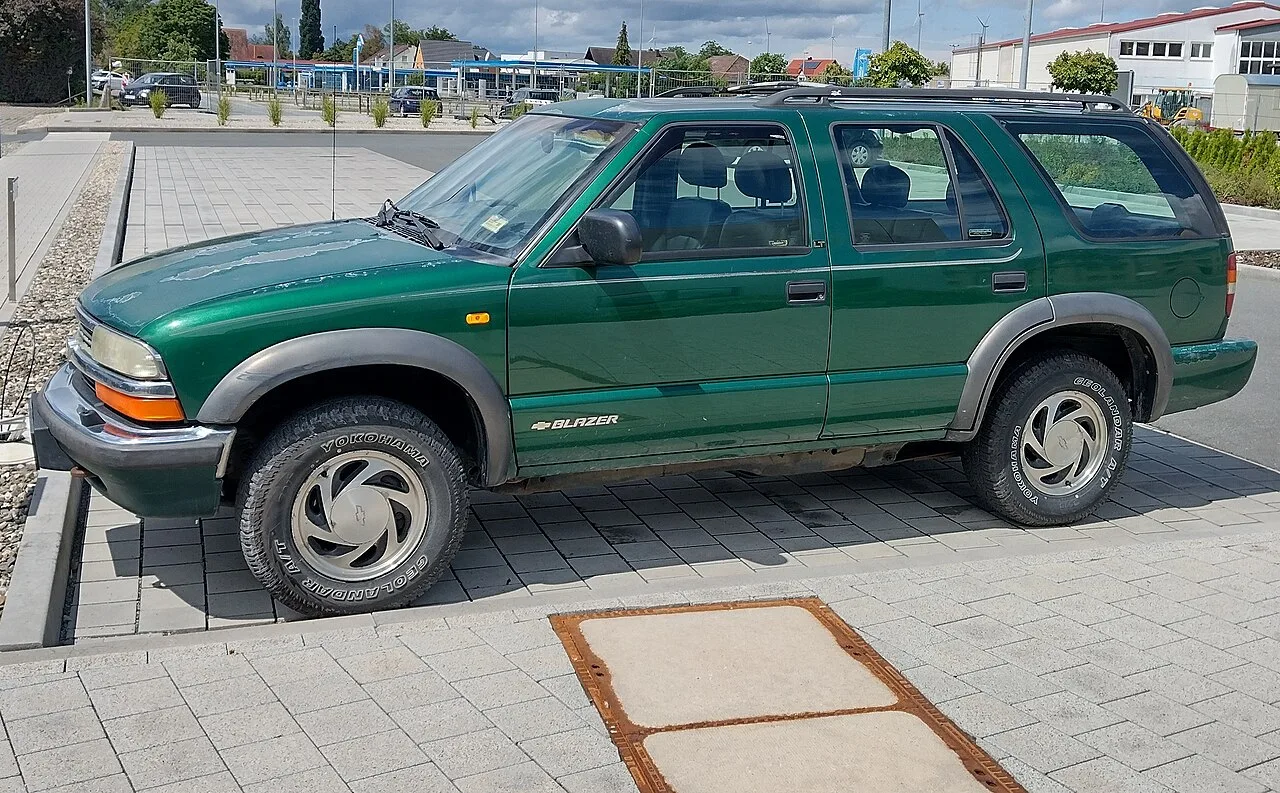 Chevrolet Blazer, side