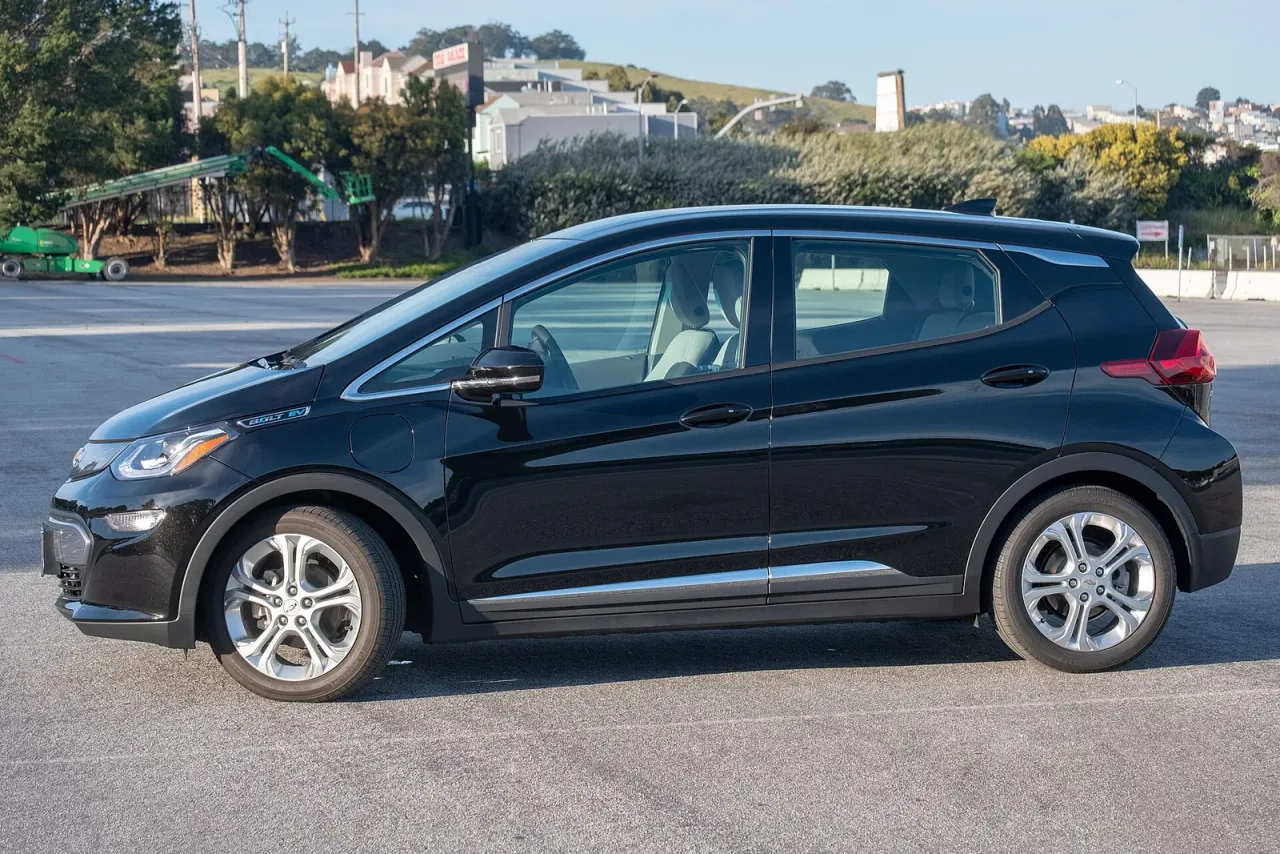 Chevrolet Bolt EV, side