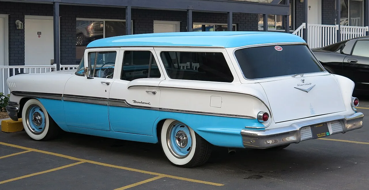 Chevrolet Brookwood, rear