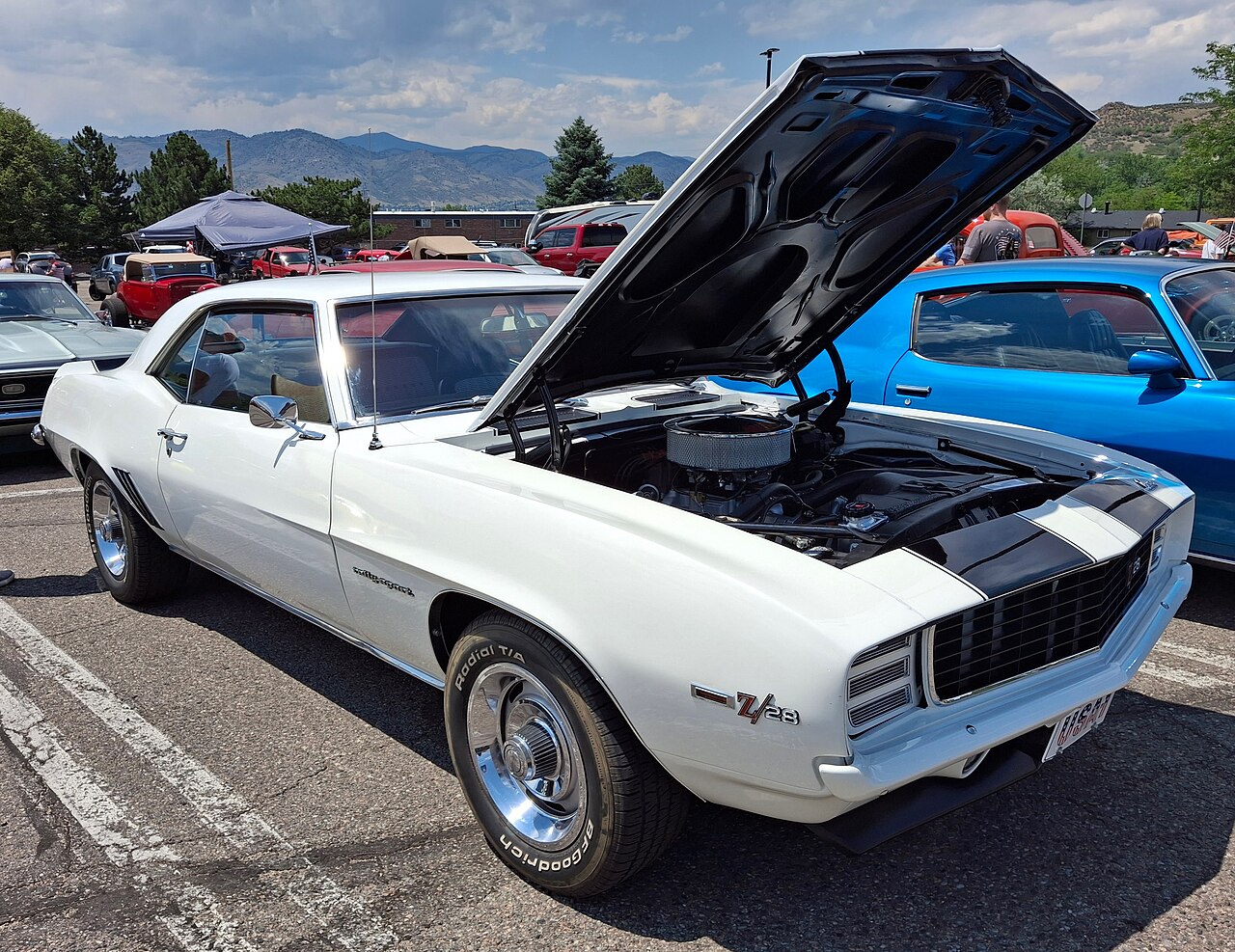 Chevrolet Camaro, side