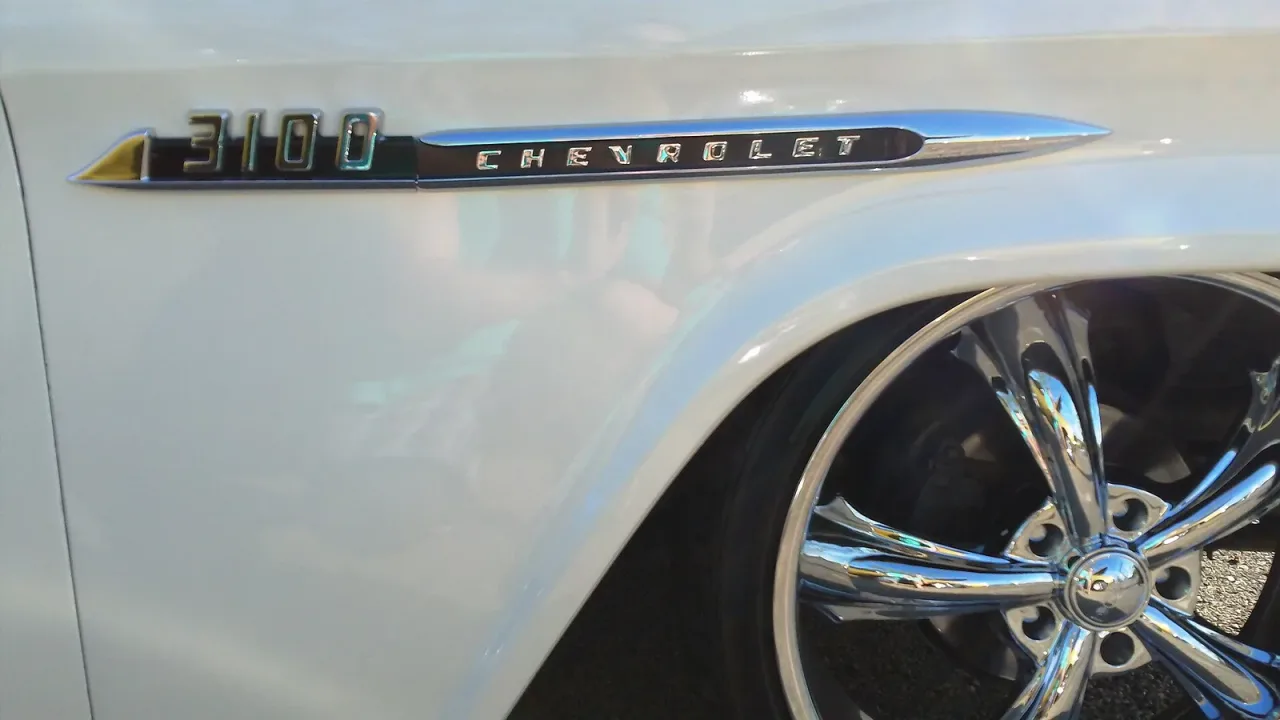 Chevrolet Classic, side