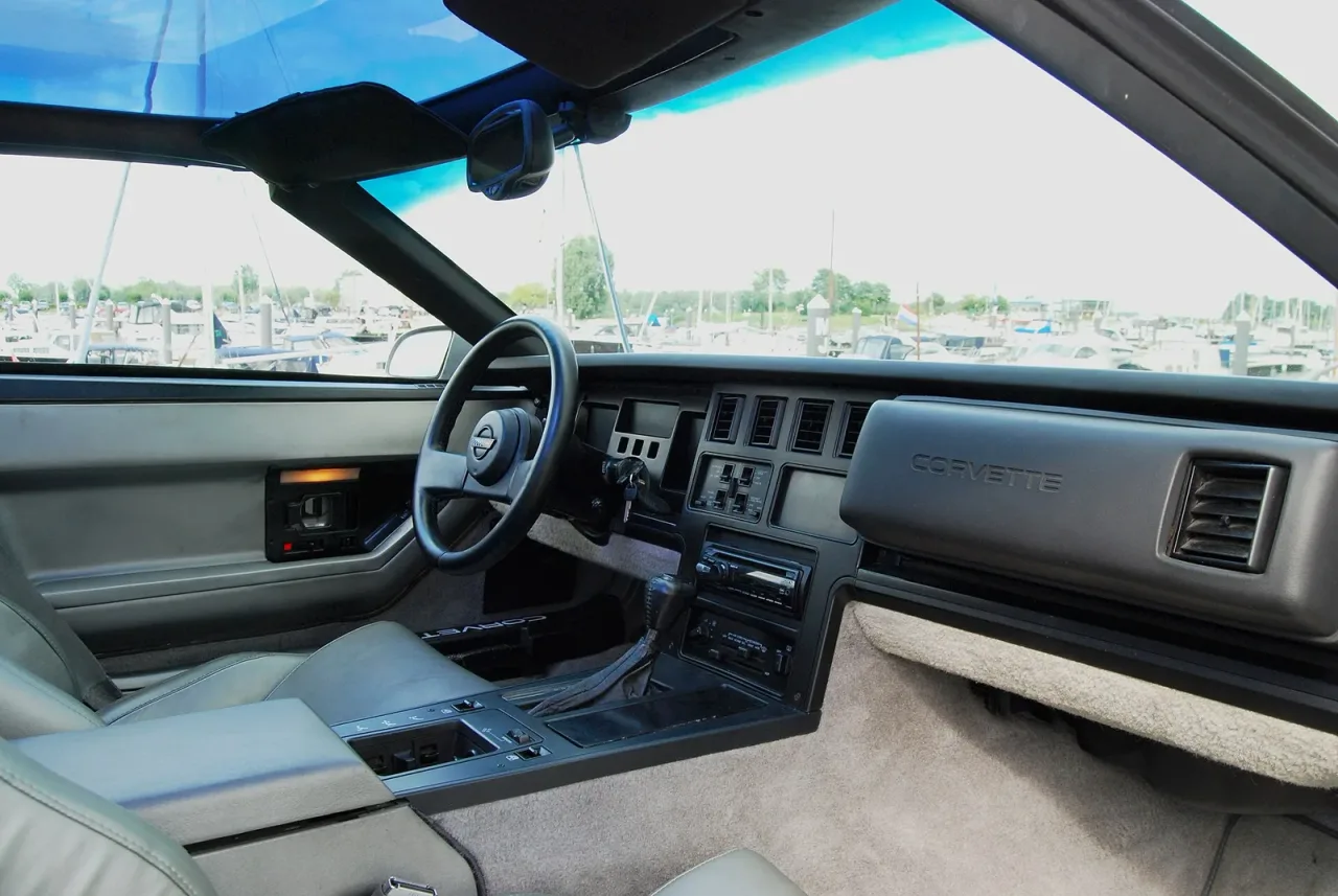 Chevrolet Corvette, interior
