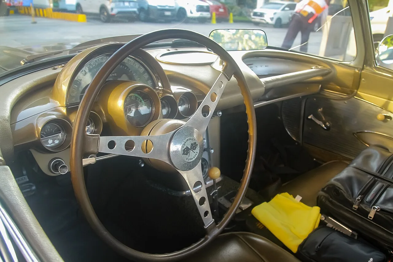Chevrolet Corvette, interior
