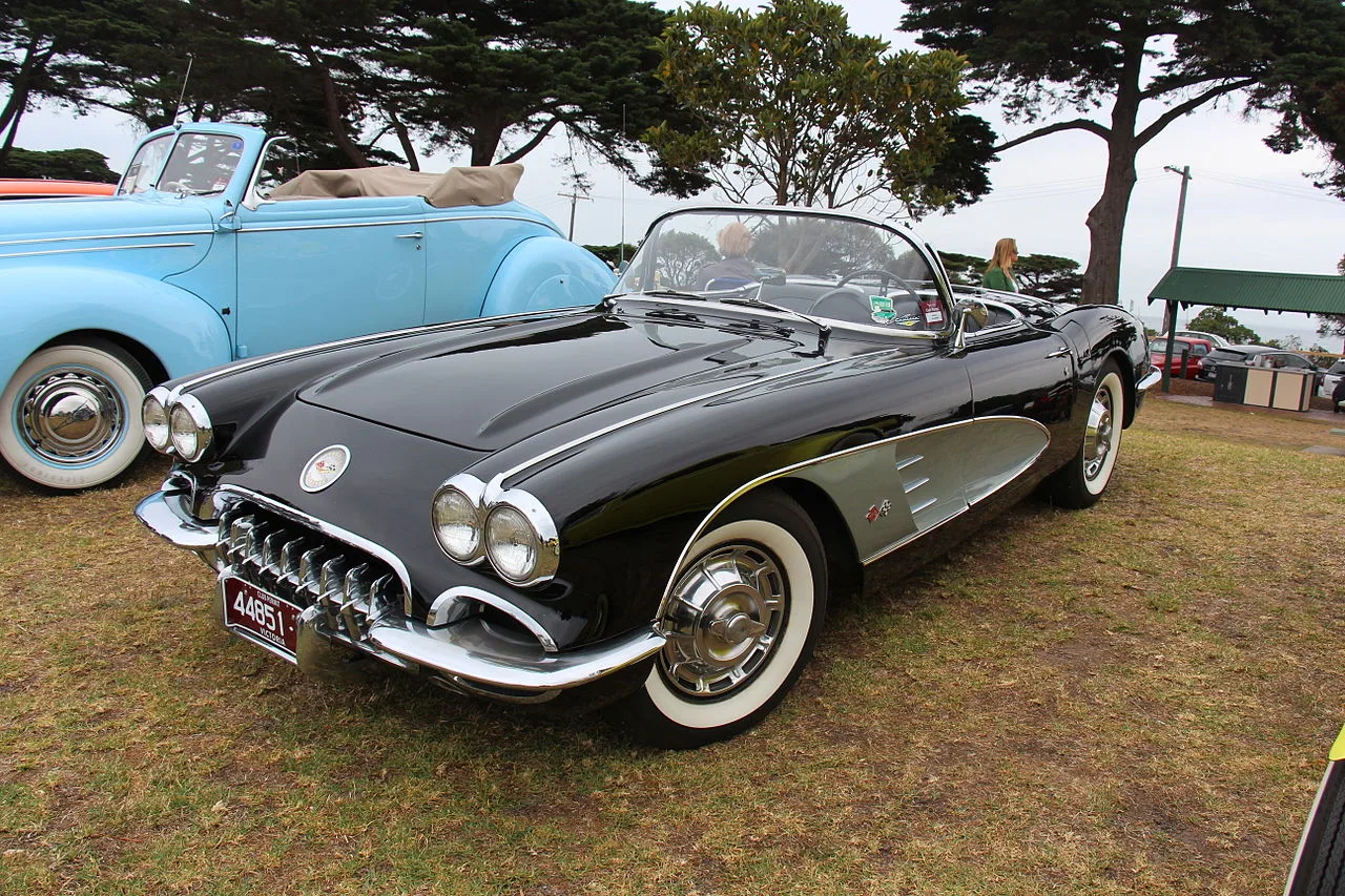 Chevrolet Corvette, side