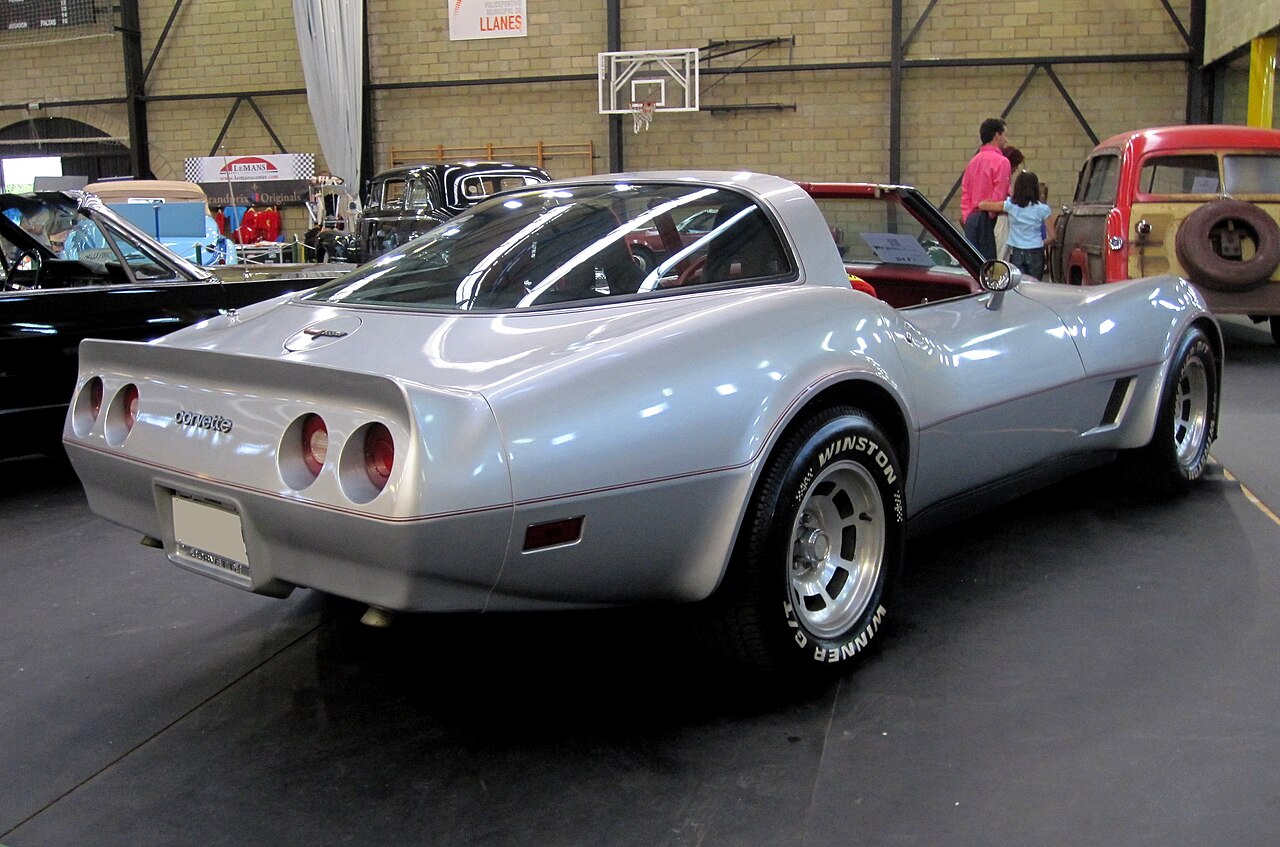 Chevrolet Corvette Stingray, rear