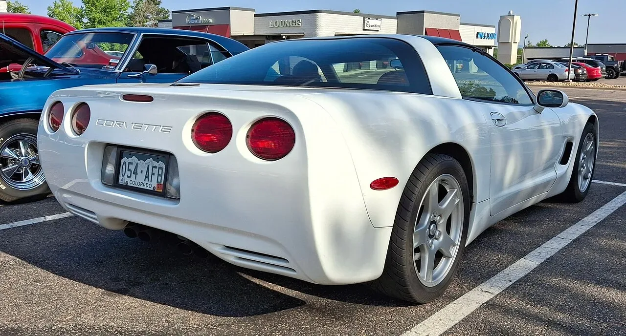 Chevrolet Corvette, side