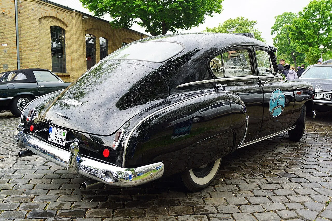 Chevrolet Fleetline, rear