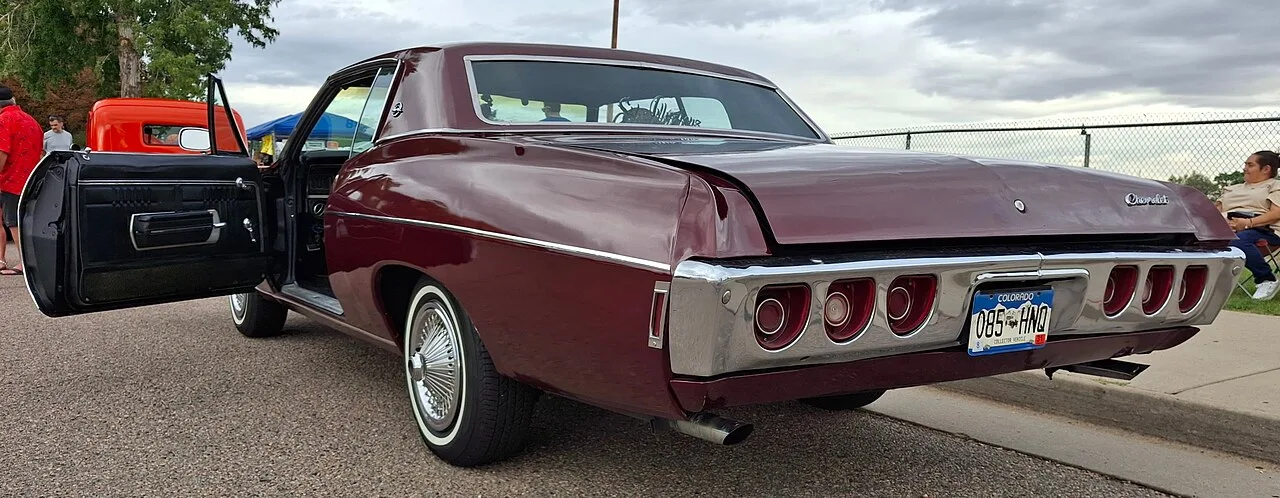 Chevrolet Impala fourth generation, side