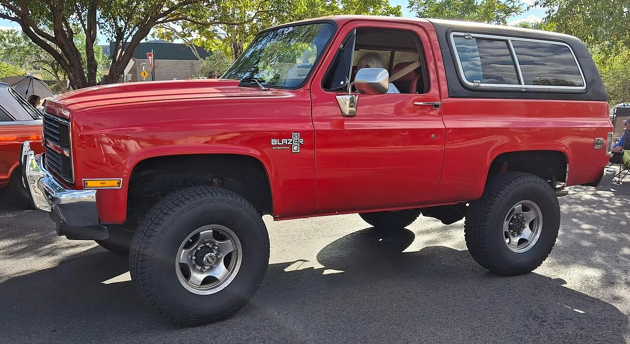 Chevrolet K5 Blazer "square body", side