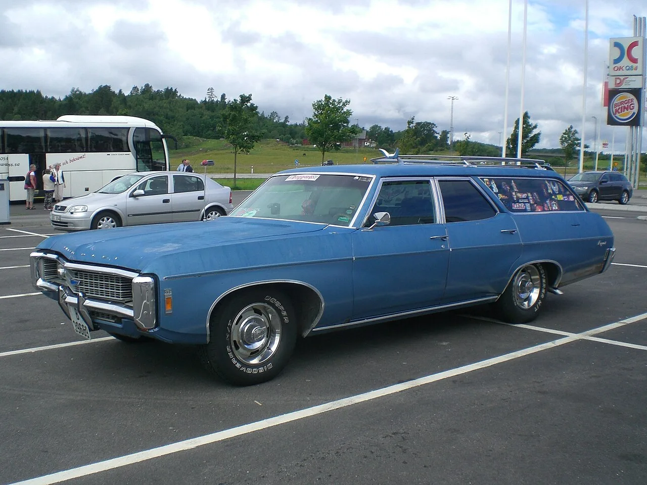 Chevrolet Kingswood, side