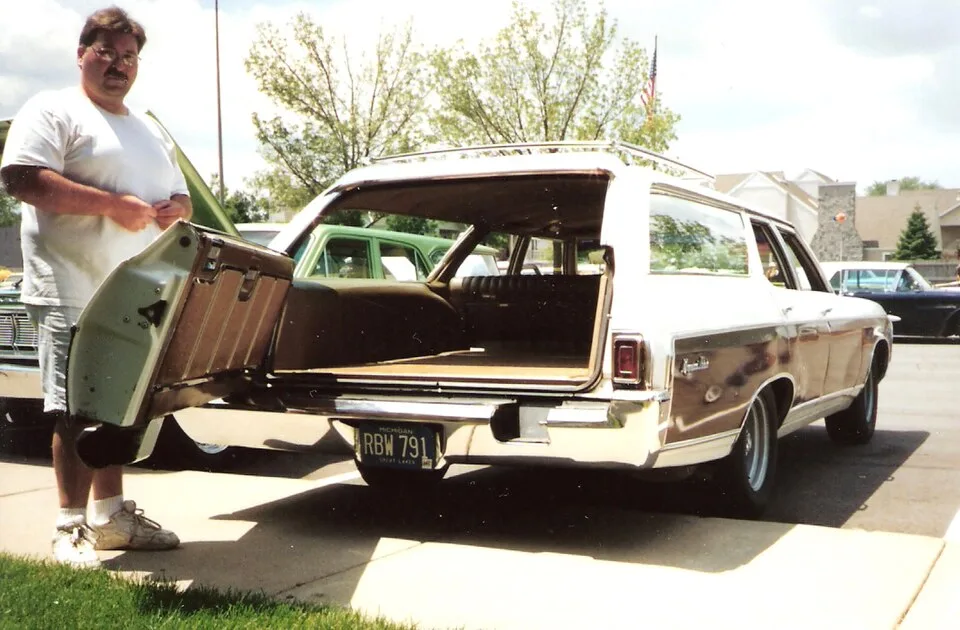 Chevrolet Kingswood, rear