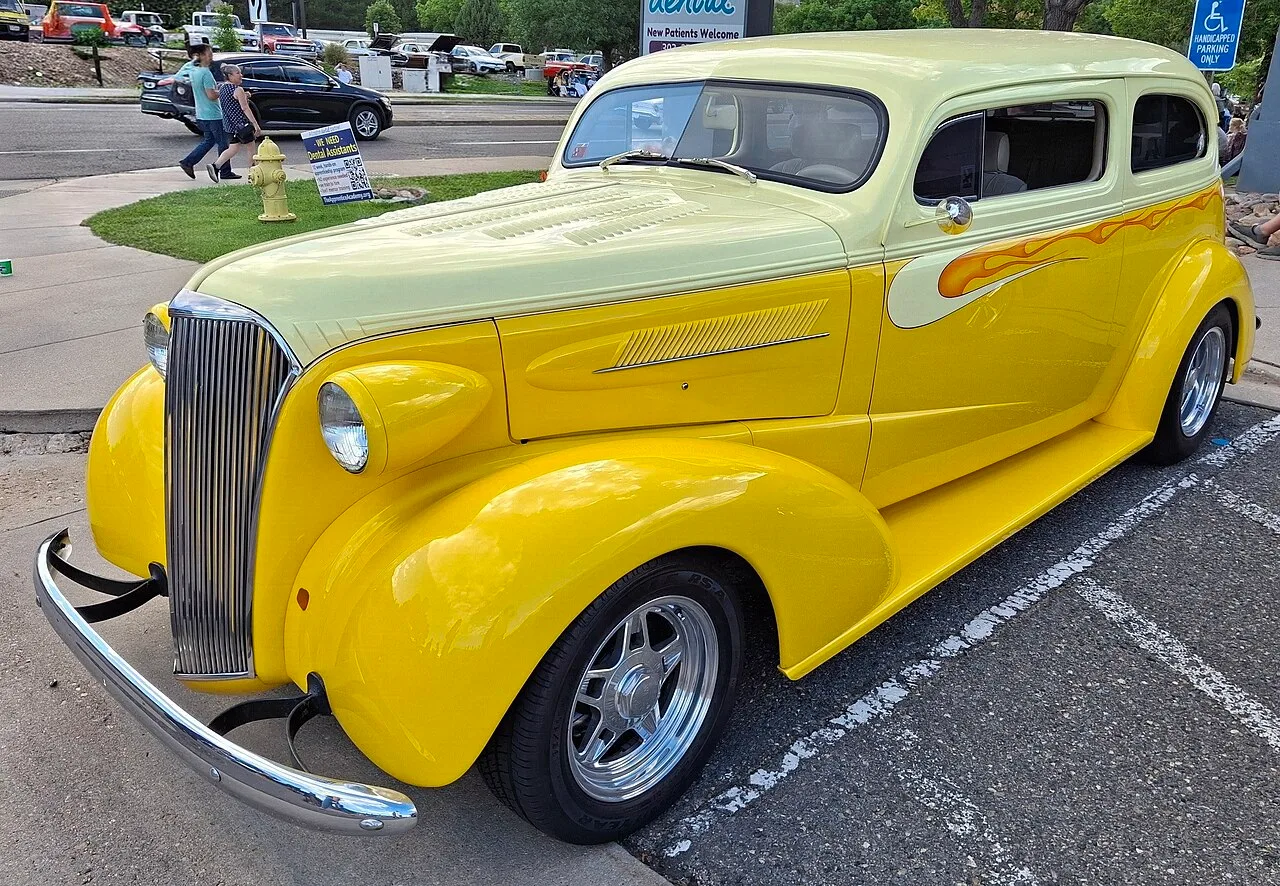 Chevrolet Master, side