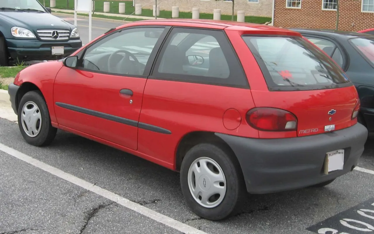 Chevrolet Metro, rear
