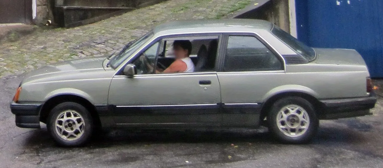 Chevrolet Monza, side