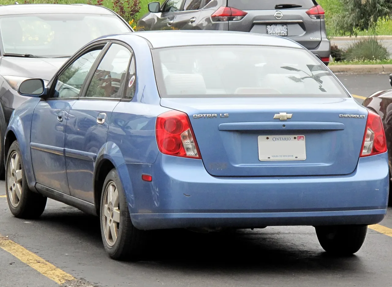 Chevrolet Optra, rear