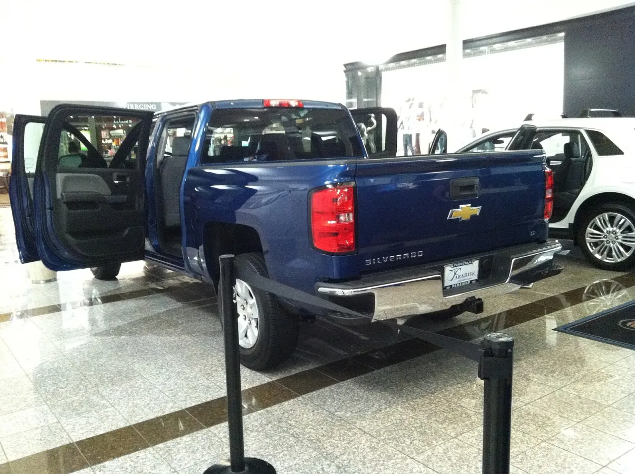 Chevrolet Silverado 1500, side