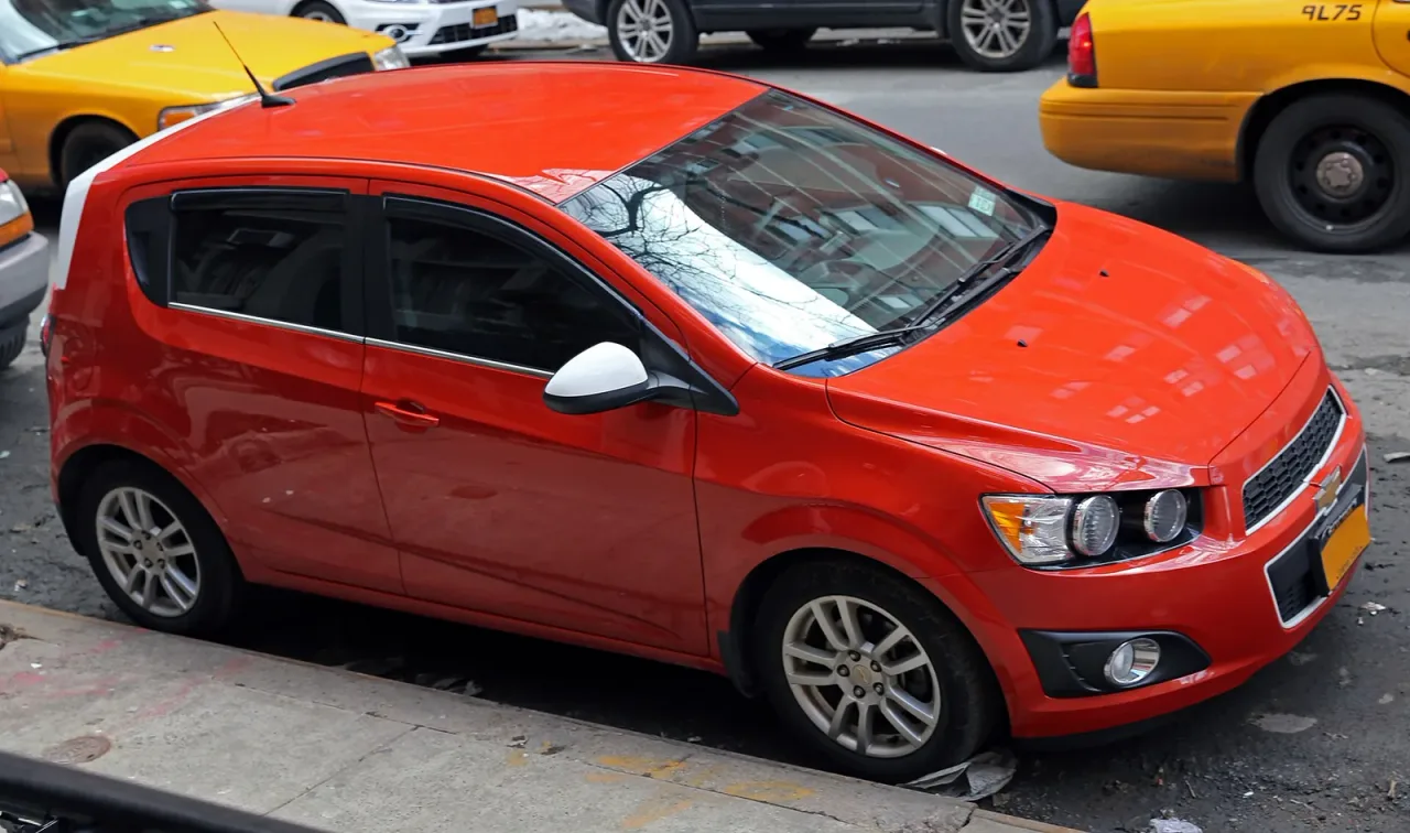 Chevrolet Sonic, side