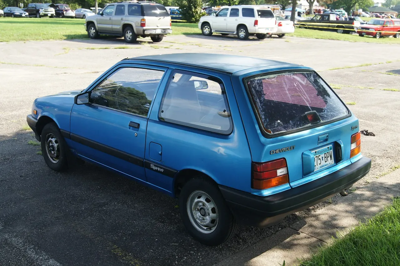 Chevrolet Sprint, rear