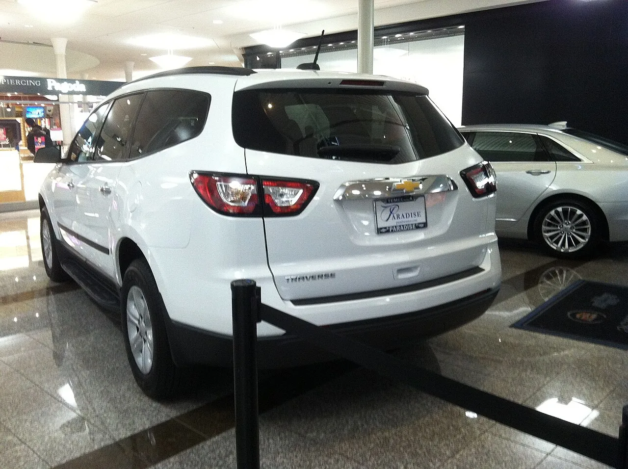 Chevrolet Traverse, side