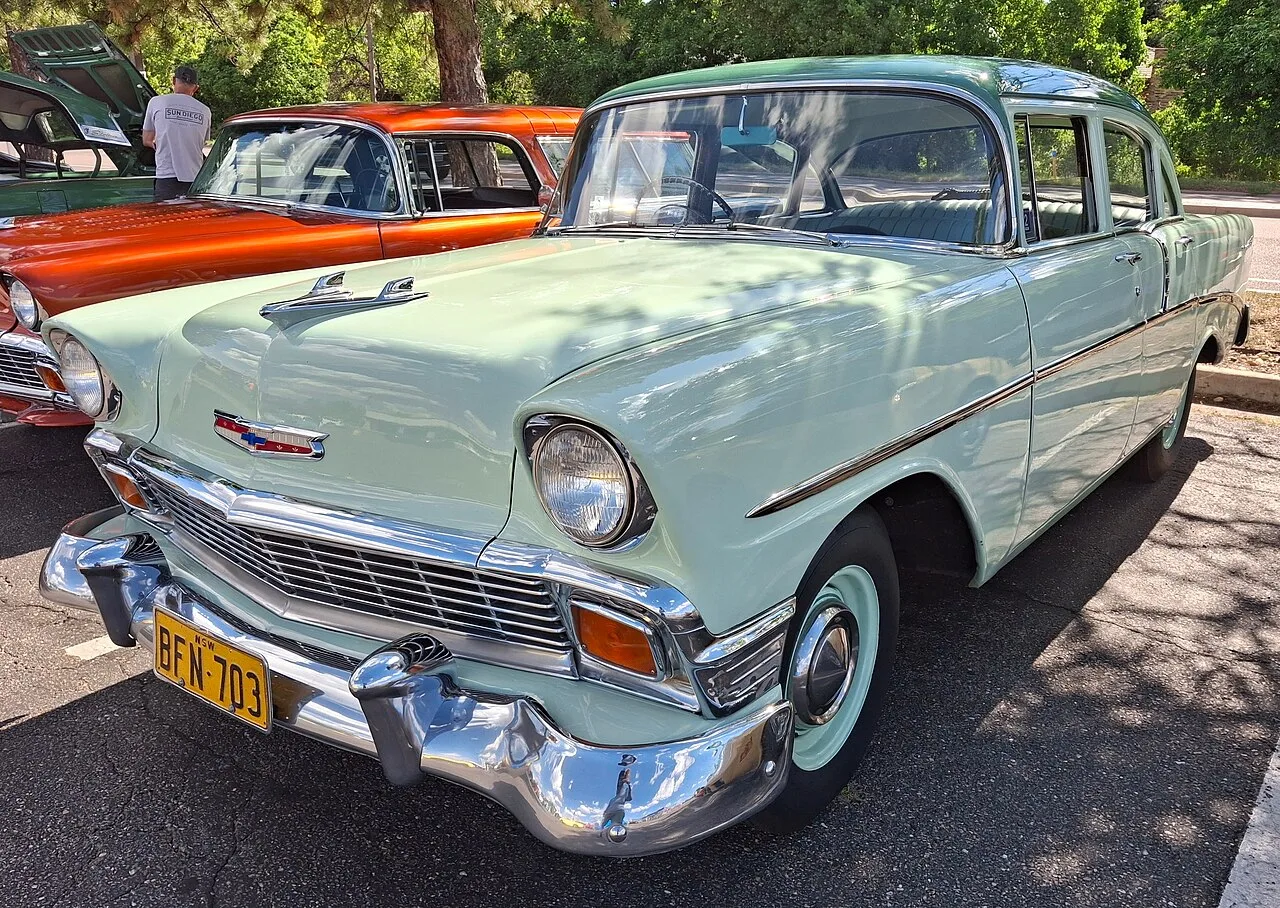 Chevrolet Two-Ten, side