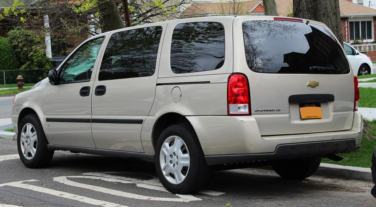 Chevrolet Uplander, rear