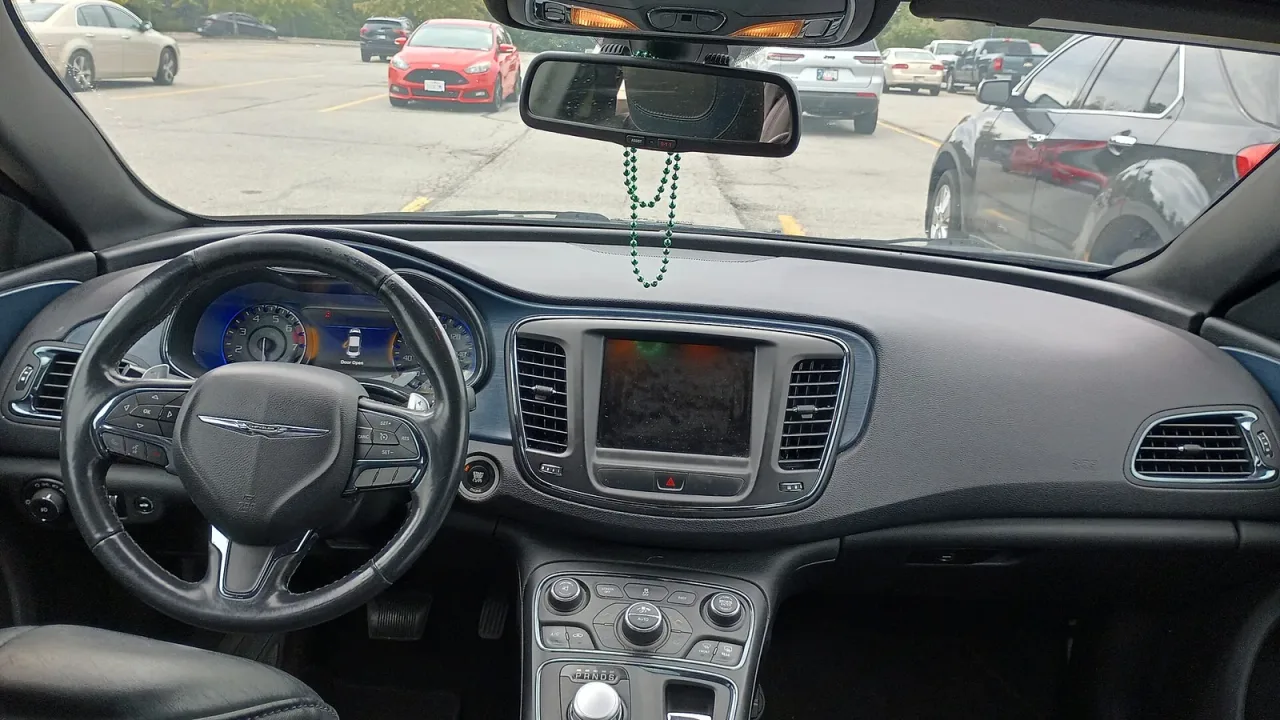 Chrysler 200, interior