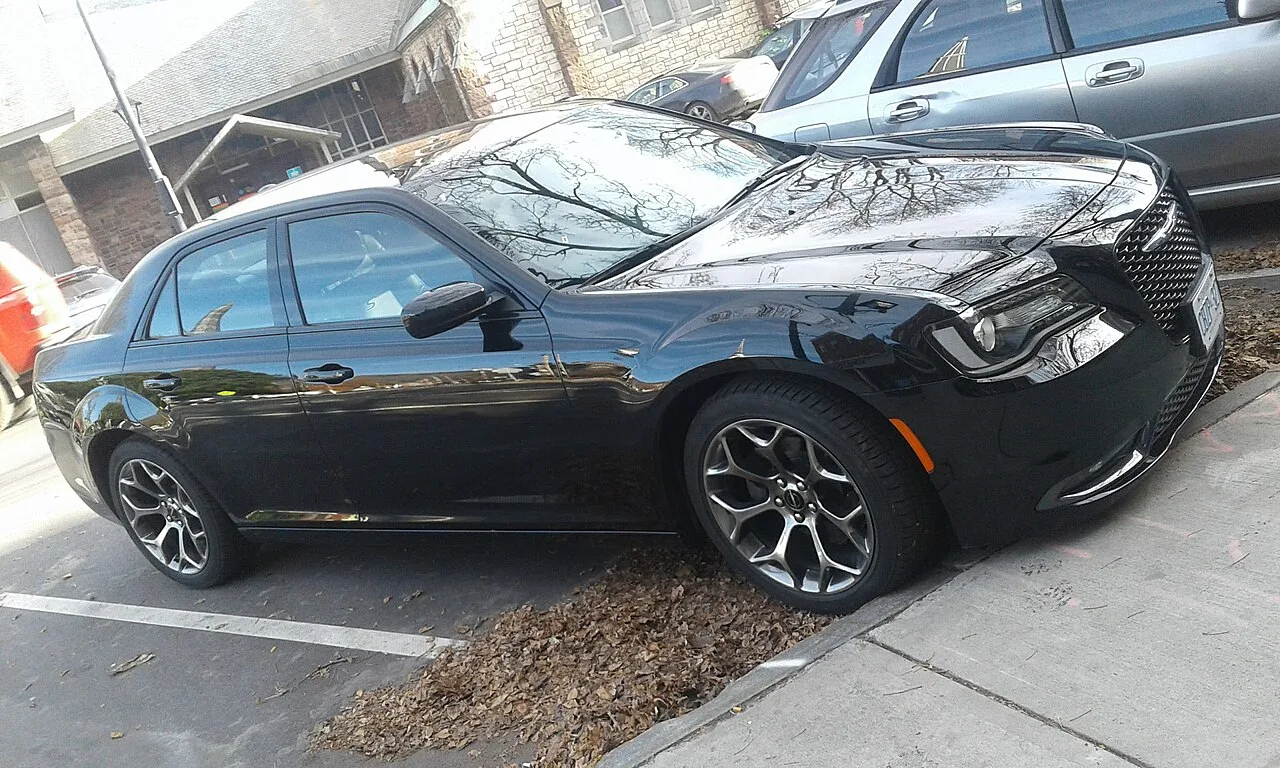 Chrysler 300, side