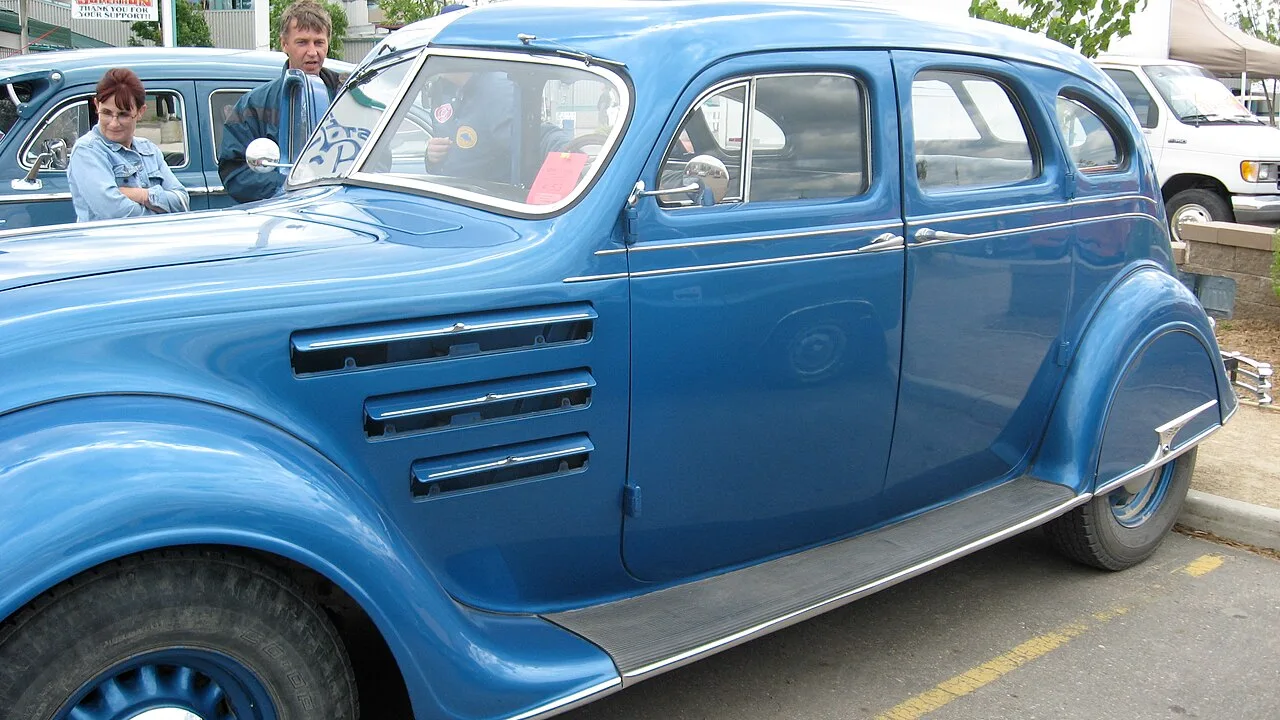 Chrysler Airflow, side