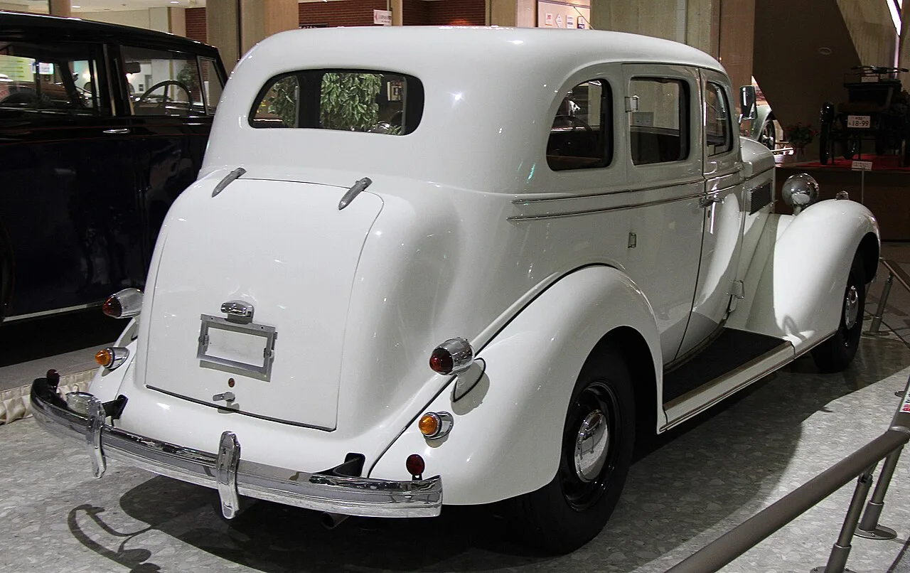 Chrysler Airstream, rear