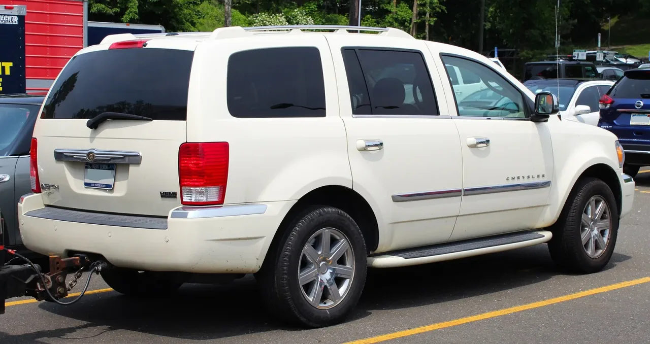 Chrysler Aspen, rear
