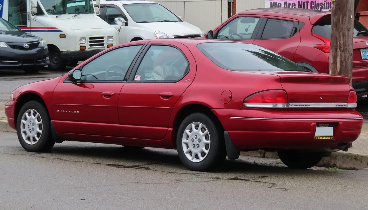Chrysler Cirrus, rear